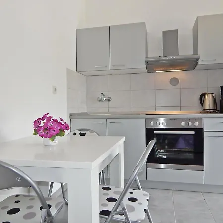 Rooms&apartments Star Apartman *